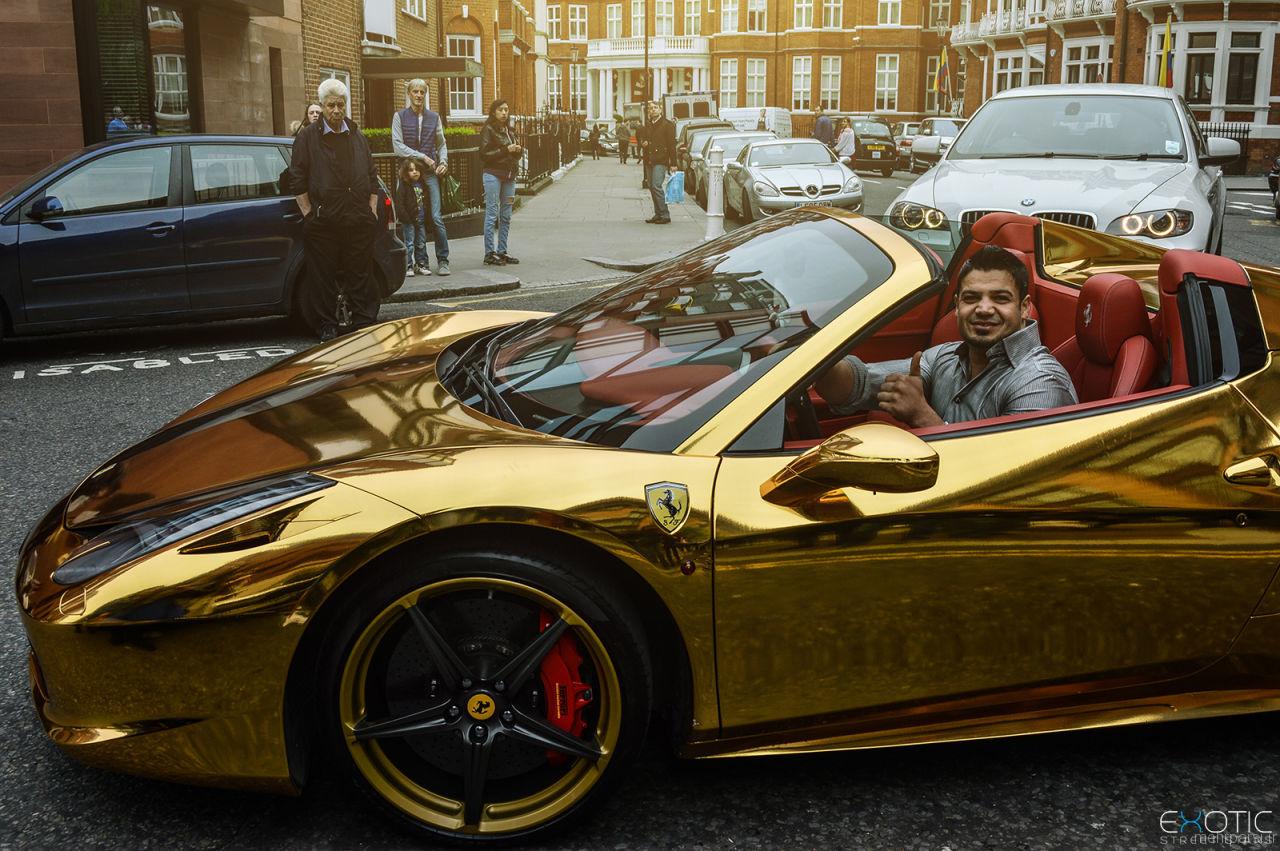 عکس خودروی فراری ساخته شده از طلا