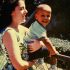 باراک اوباما در کودکی به همراه مادرش آن دانهام