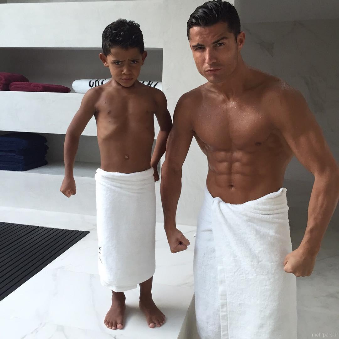 عکس کریس رونالدو و پسرش در حمام