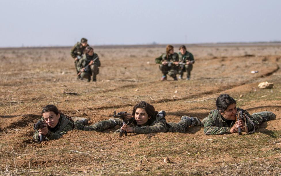 عکسهای دختران نظامی و زیبای کرد در جنگ با داعش