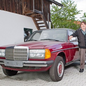 This 30 Year Old Mercedes Benz Is In Near Perfect Condition (12 pics)